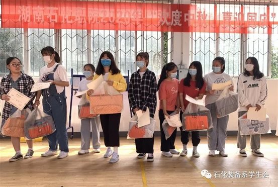 52dc68de95de1d4656b25f3e528802ed